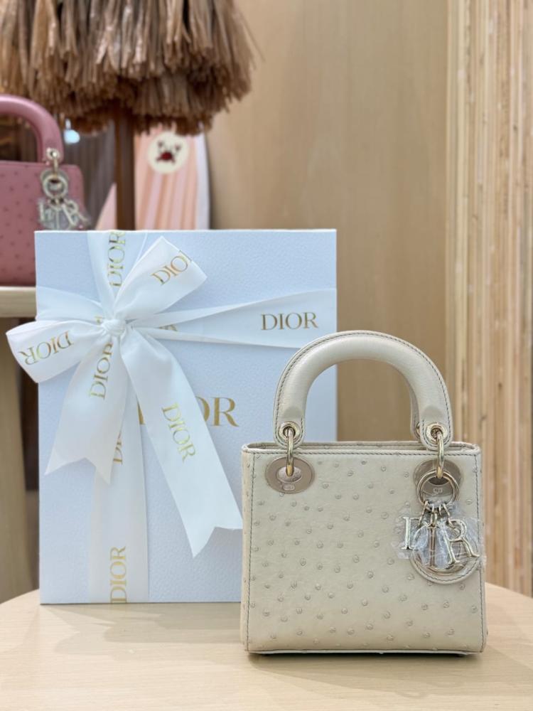 شنطة ديور Lady Ostrich Skin مقاس 20cm