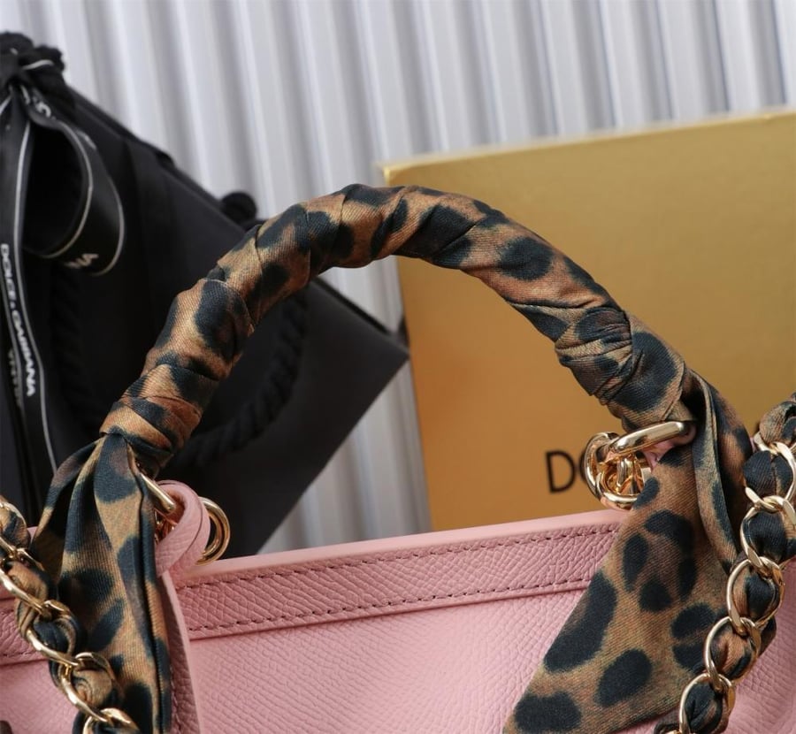 شنطة دولتشي اند غابانا Medium Sicily handbag