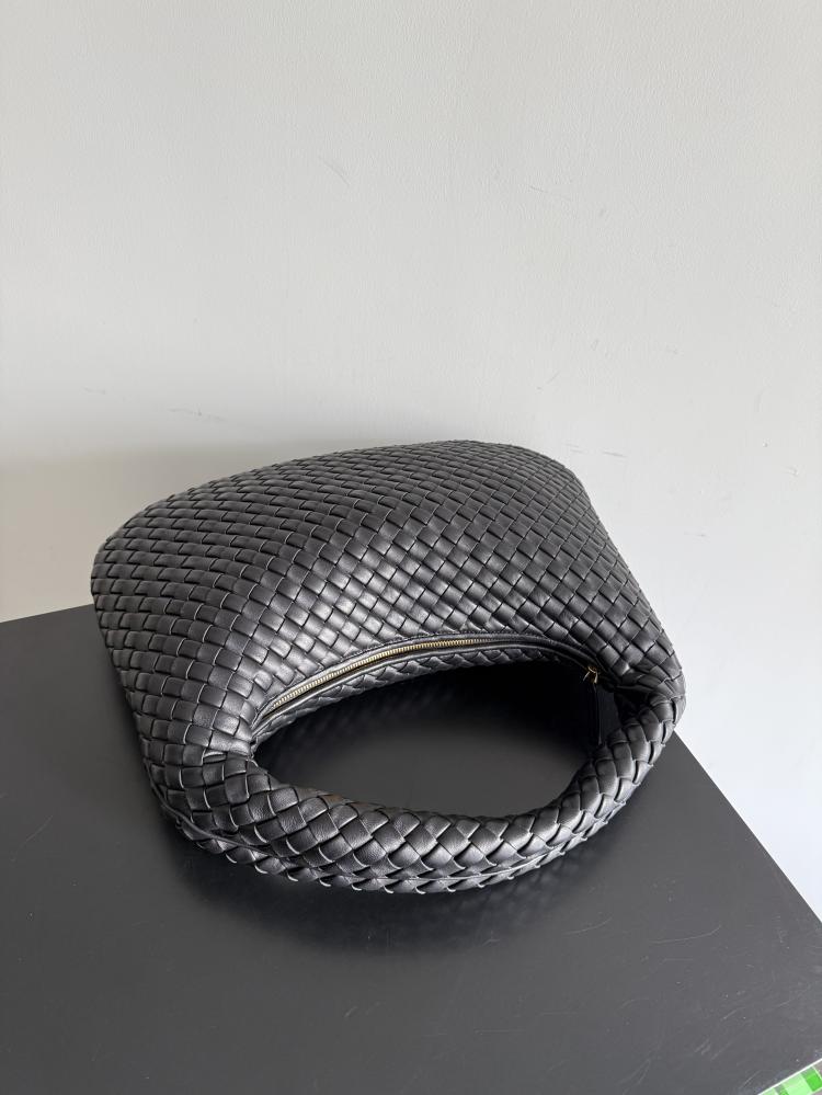شنطة بوتيغا Medium Bottega