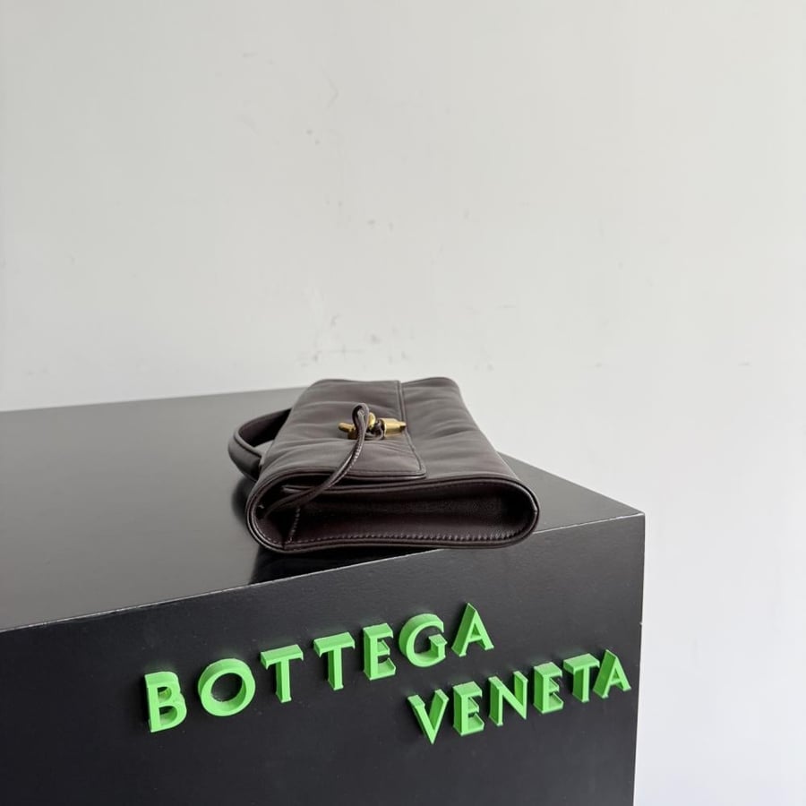 شنطة بوتيغا  Andiamo Clutch