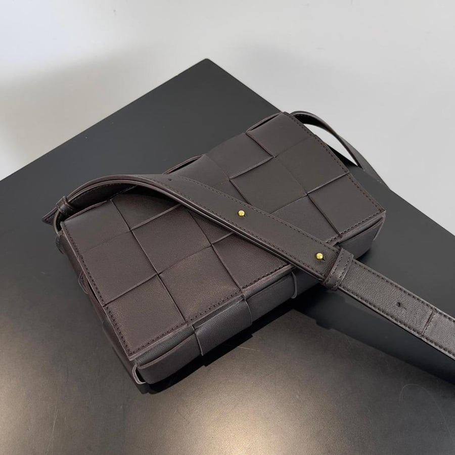 شنطة  بوتيغا Cassette مقاس 23cm