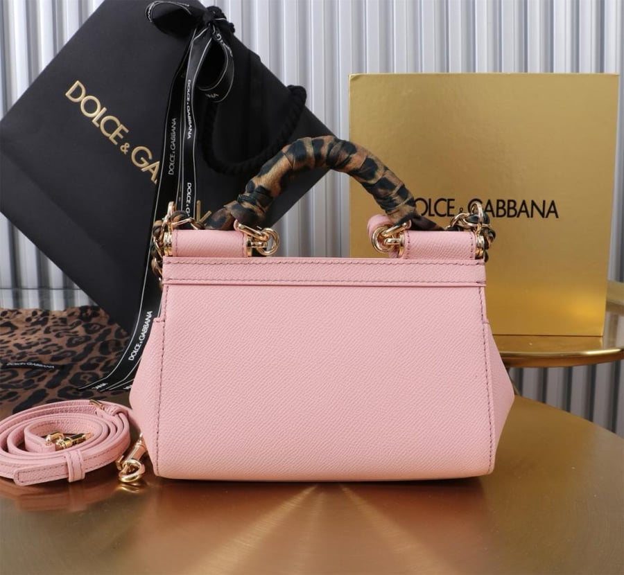 . شنطة دولتشي اند غابانا  Small Sicily handbag