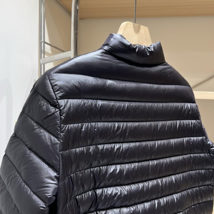جاكيت Moncler