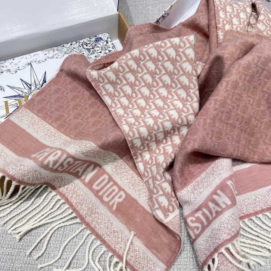 سكارف Dior