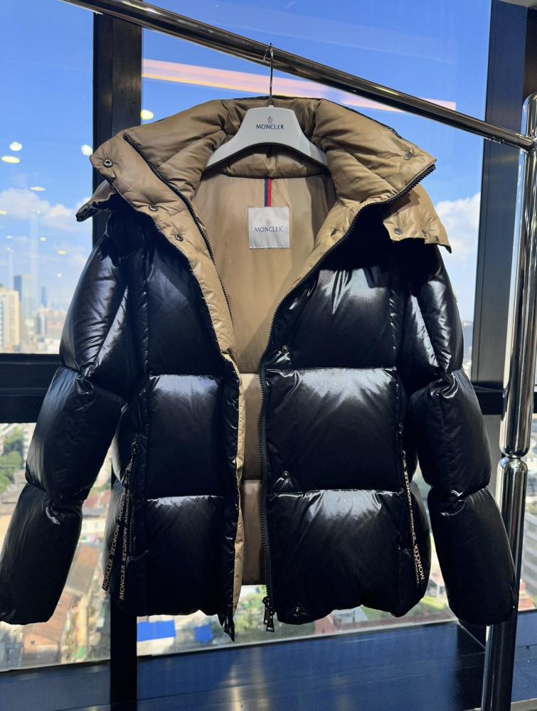 جاكيت Moncler