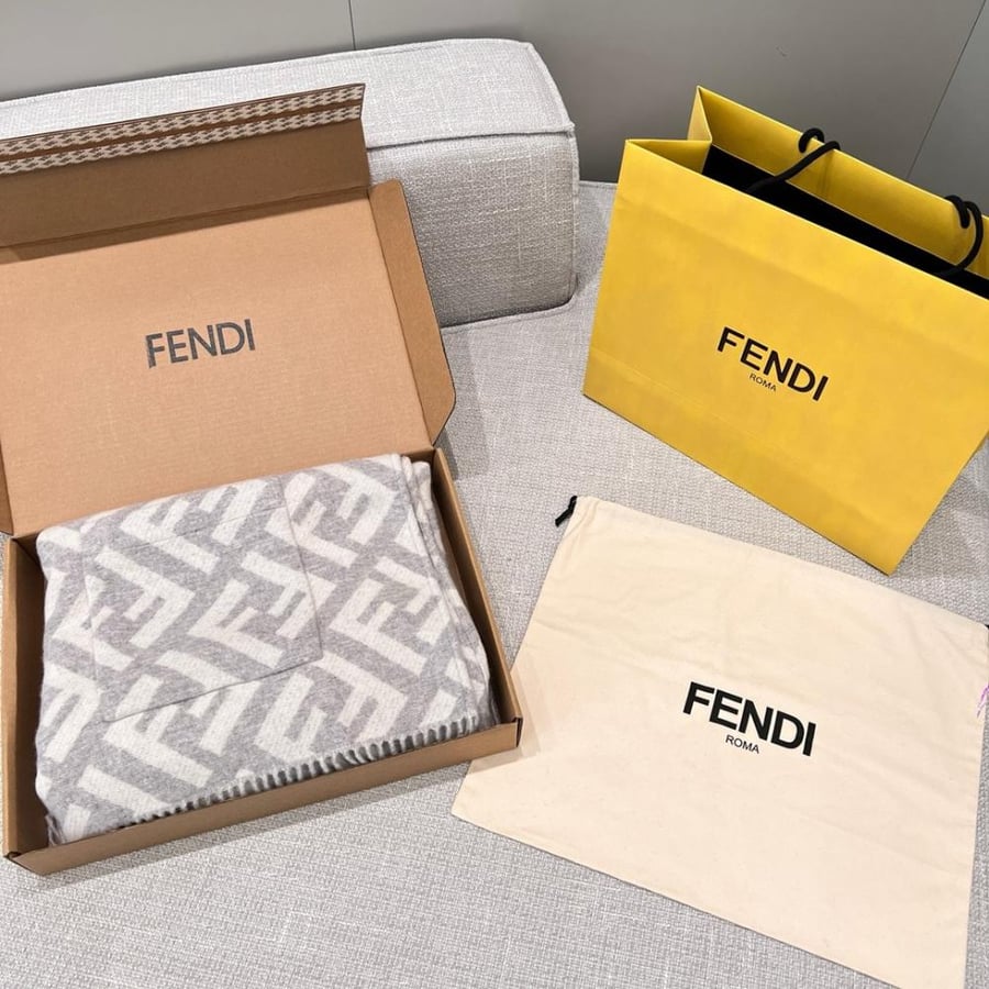 سكارف Fendi