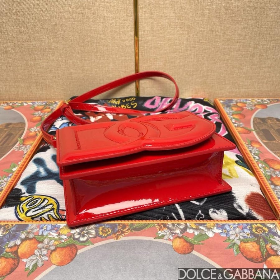 . شنطة دولتشي اند غابانا Calfskin DG Logo Bag crossbody bag