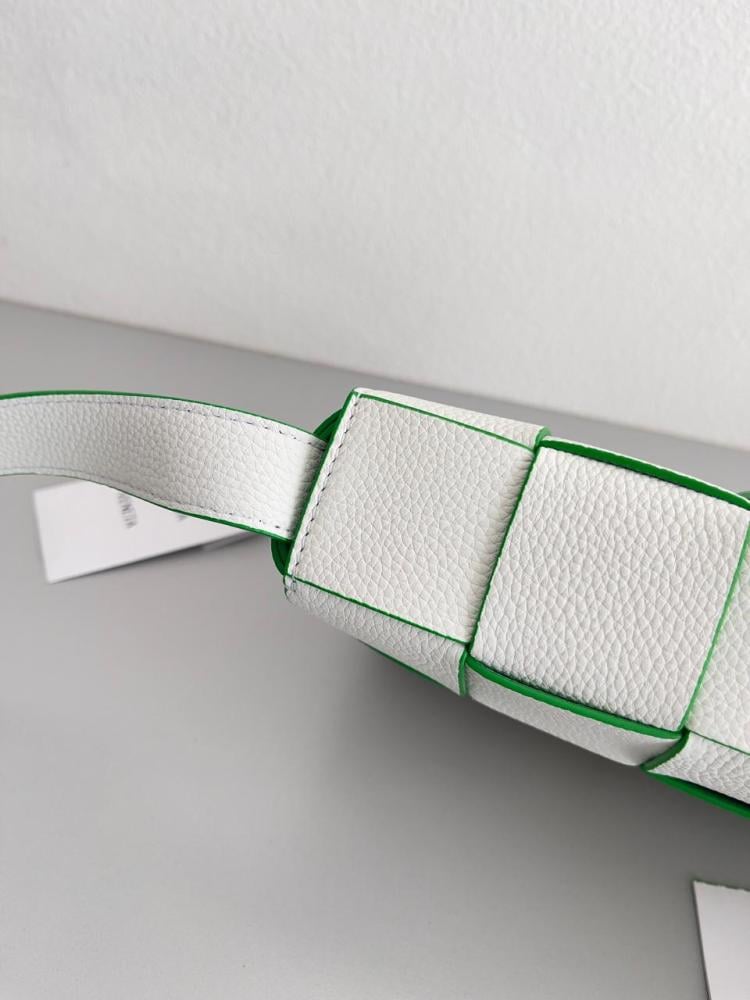 شنطة  بوتيغا Cassette مقاس 23cm