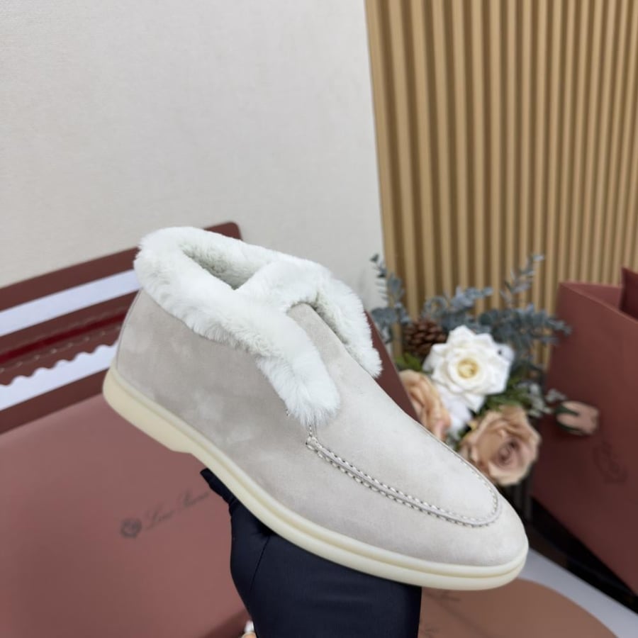 حذاء فلات لورو بيانا High top fur