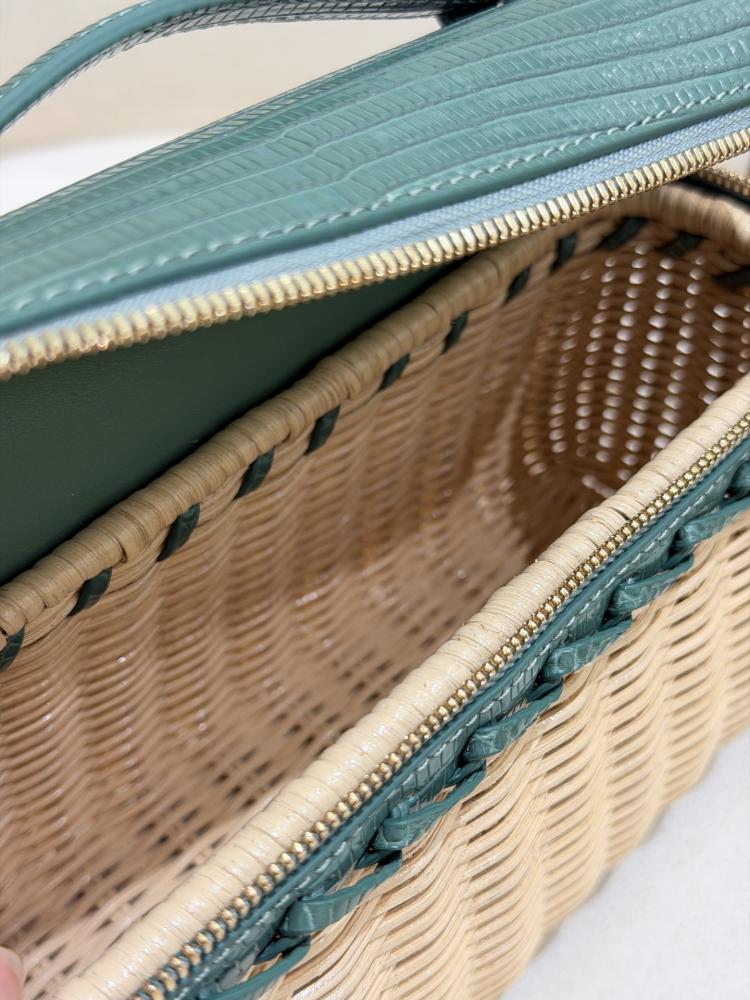 شنطة لورو بيانا Extra West Wicker Lizard Lora piana مقاس 19 cm