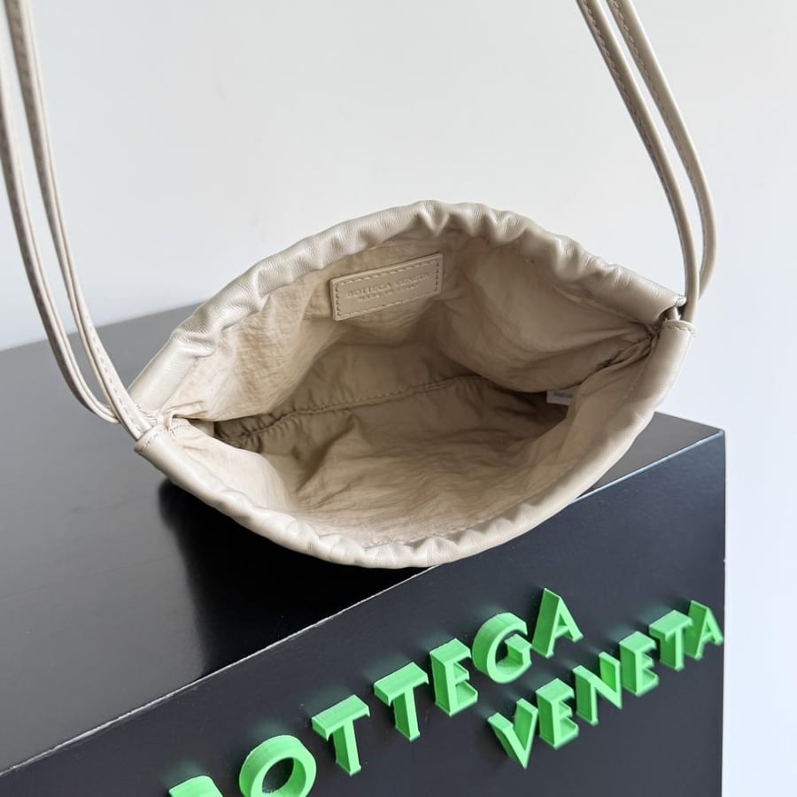 شنطة بوتيغا Mini Dustbag