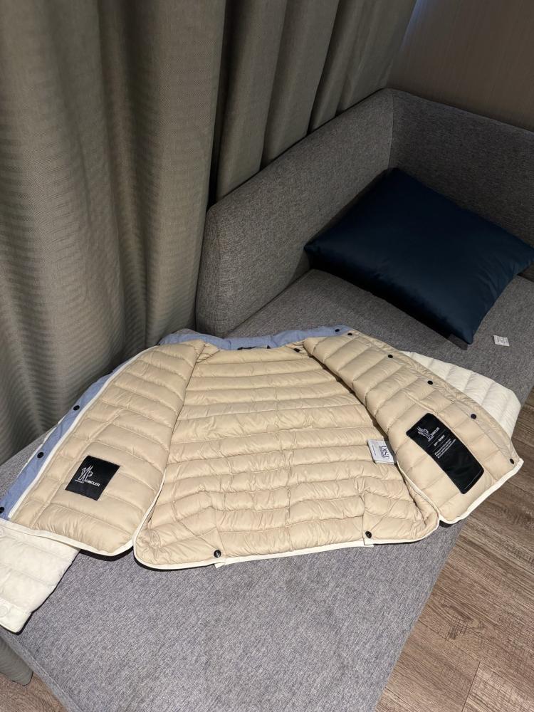 جاكيت Moncler