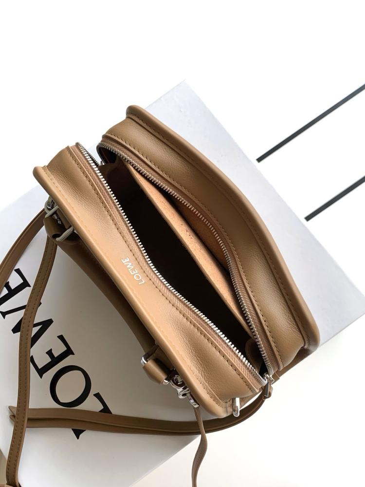 شنطة لويفي Amazona Loewe