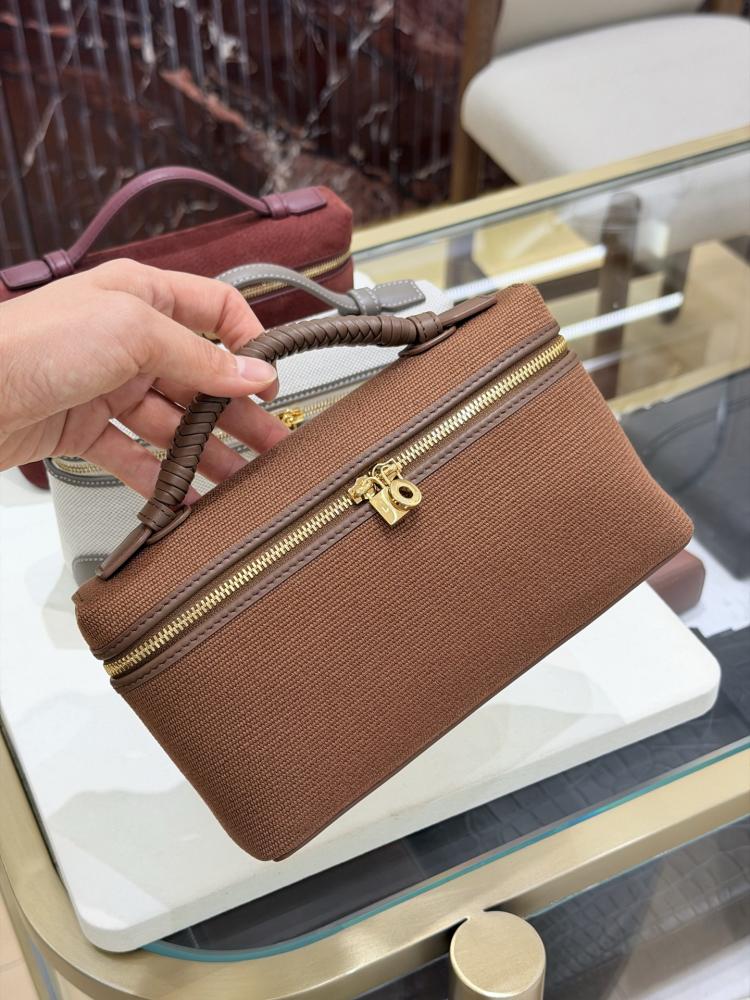 شنطة لورو بيانا Cowhide Lora piana مقاس 19 cm