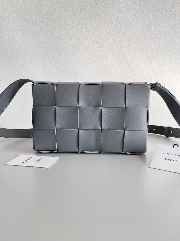 شنطة  بوتيغا Cassette مقاس 23cm