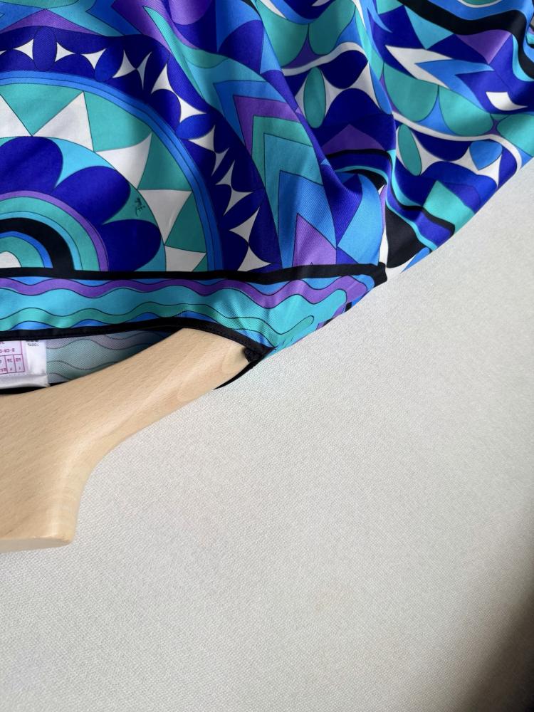 طقم Pucci
