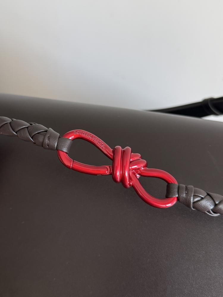 شنطة بوتيغا Andiamo Shoulder Bag Bottega
