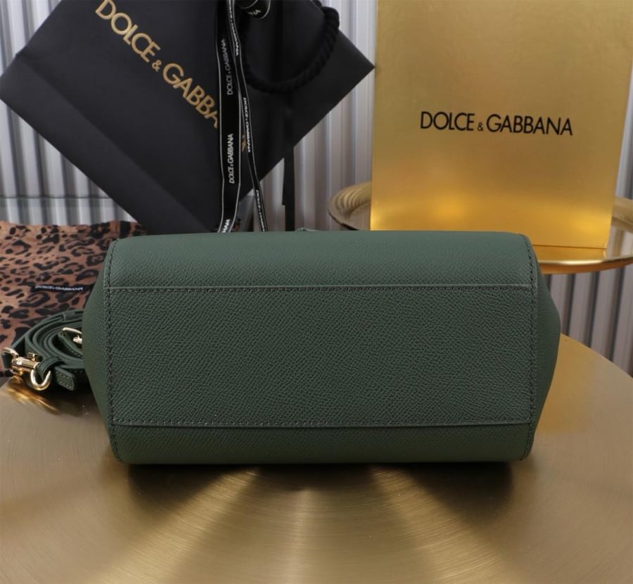 . شنطة دولتشي اند غابانا Medium Sicily handbag