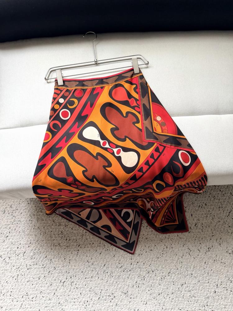 تنورة Pucci