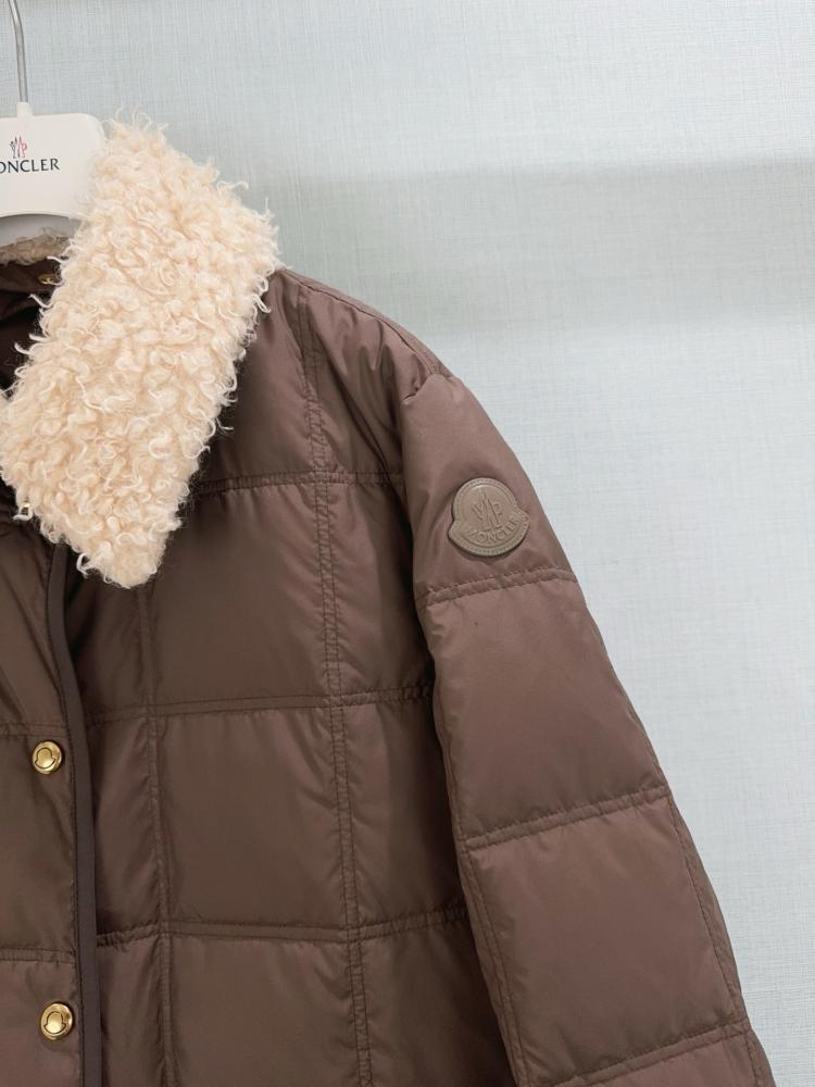 جاكيت Moncler