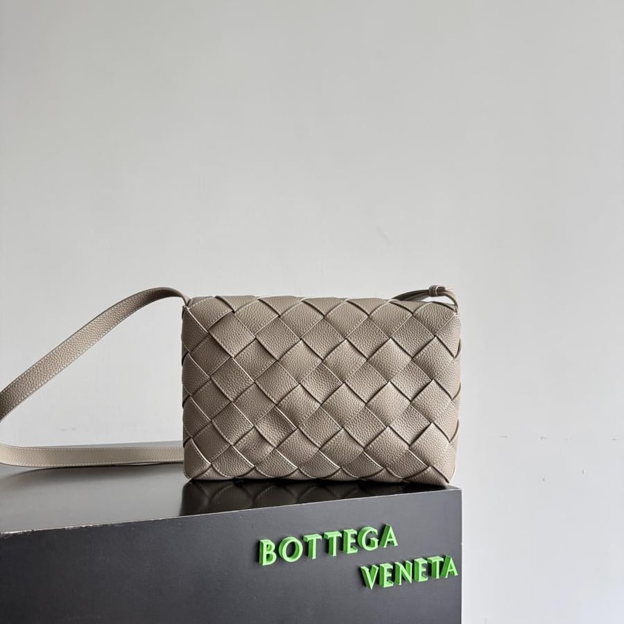 شنطة بوتيغا Large Diago bottega