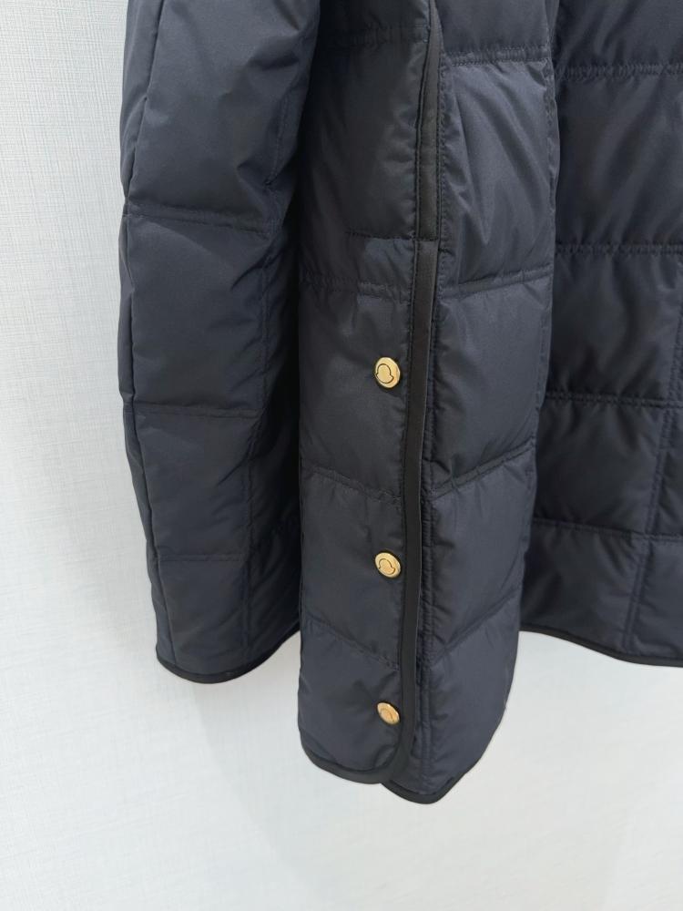 جاكيت Moncler