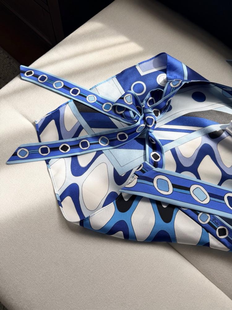 توب Pucci.