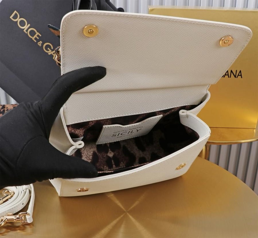 . شنطة دولتشي اند غابانا Medium Sicily handbag