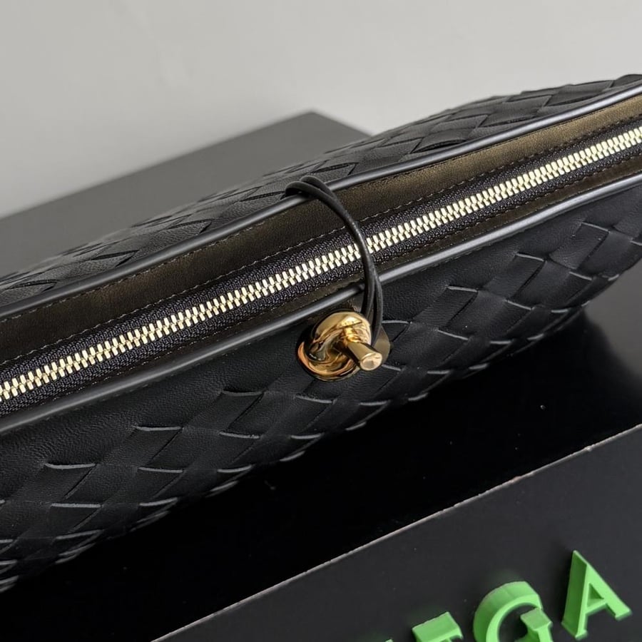 باوتش بوتيغا BOTTEGA
