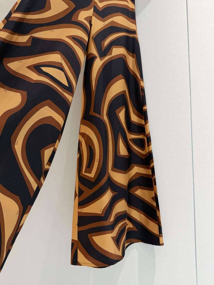 طقم Pucci