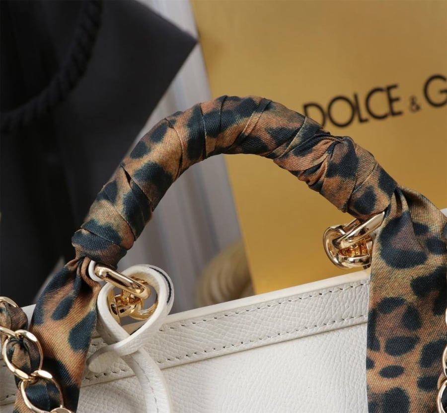 . شنطة دولتشي اند غابانا  Small Sicily handbag