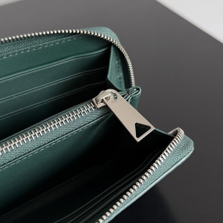 محفظة بوتيغا Ostrich Leathe bottega