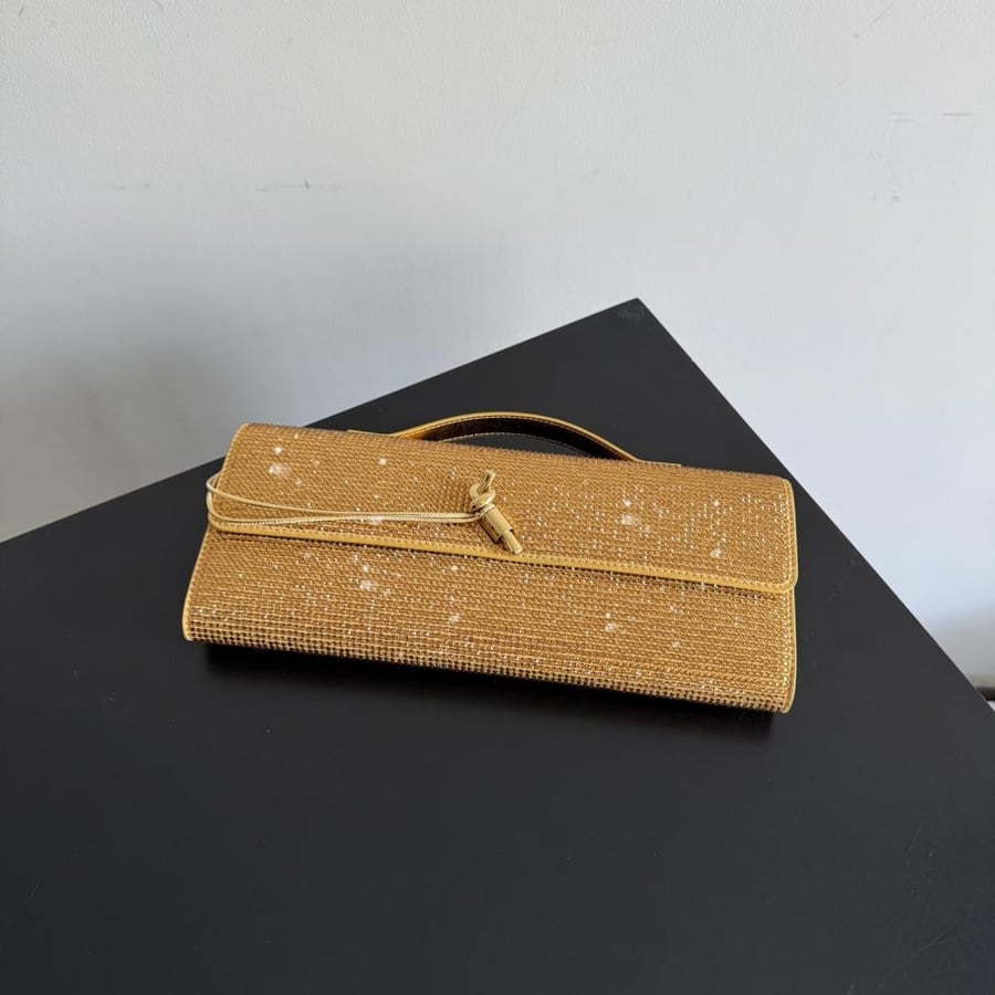 شنطة بوتيغا Andiamo clutch Bottega