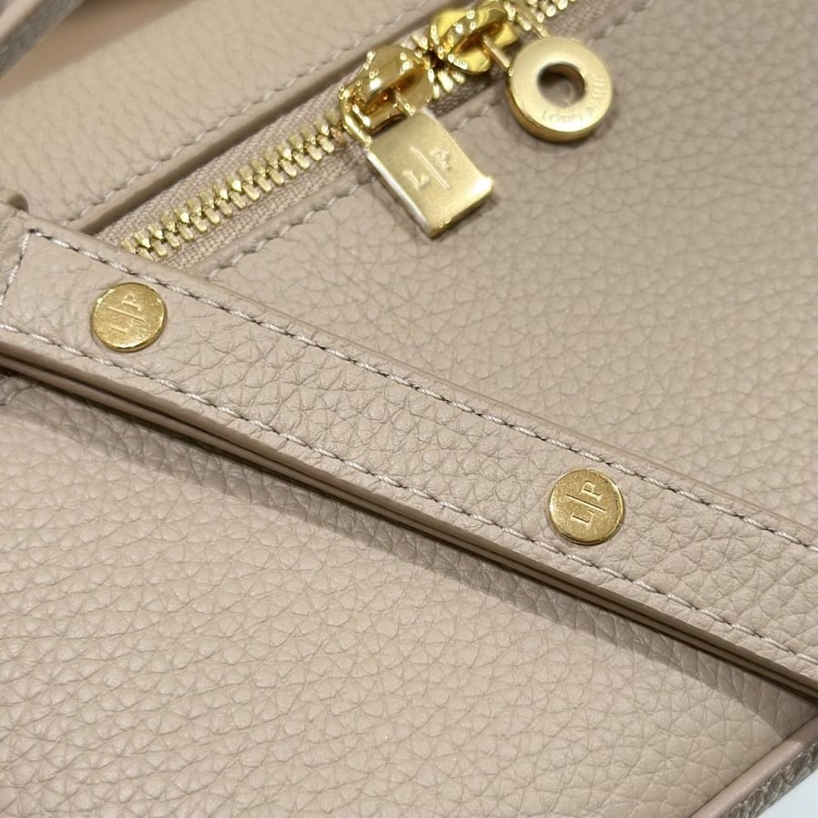 شنطة ميو ميو Lychee Grain MiuMiu مقاس 19 cm