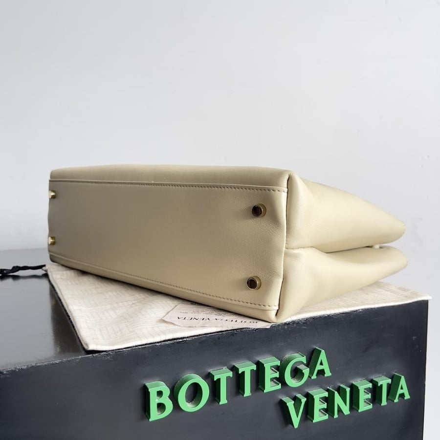 شنطة بوتيغا Andiamo مقاس 32cm