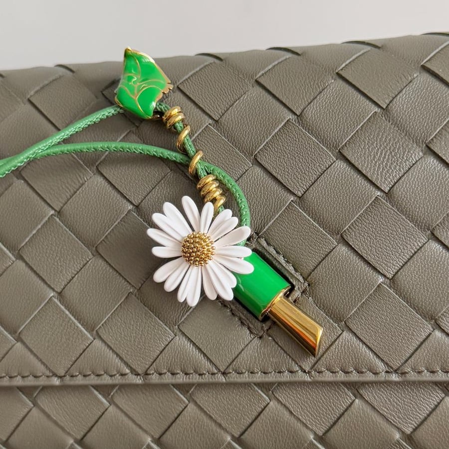 شنطة بوتيغا Andiamo pouch on strap Bottega