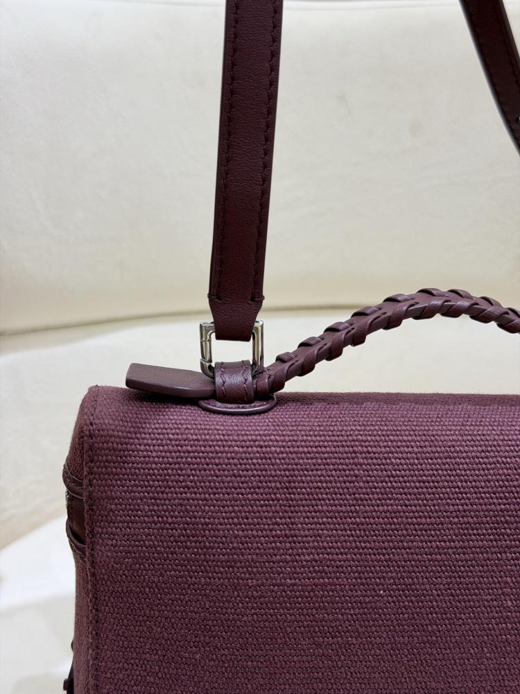 شنطة لورو بيانا Cowhide Lora piana مقاس 19 cm