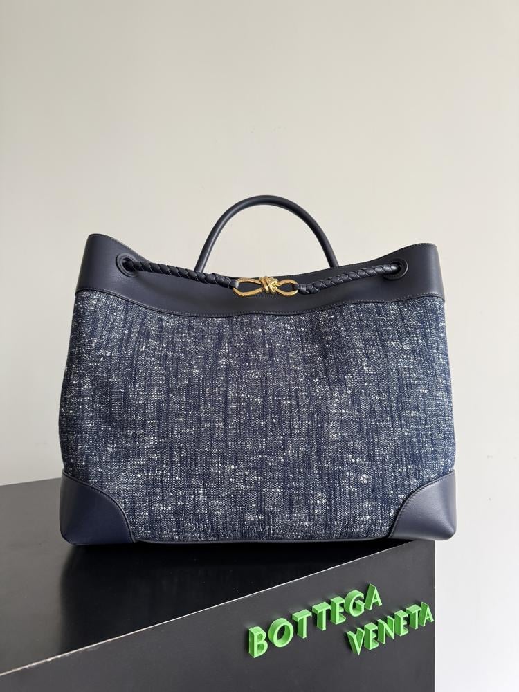 شنطة بوتيغا large Andiamo Bottega