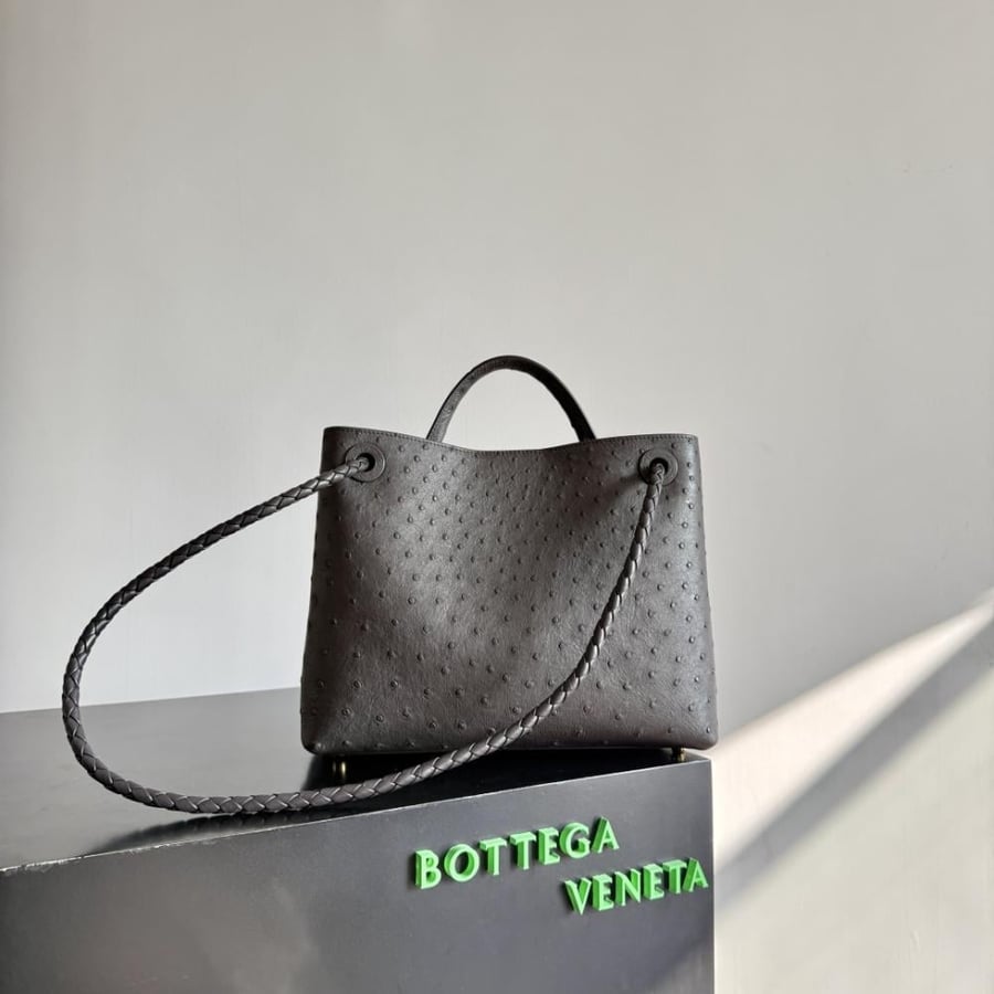 شنطة بوتيغا Andiamo مقاس 32cm
