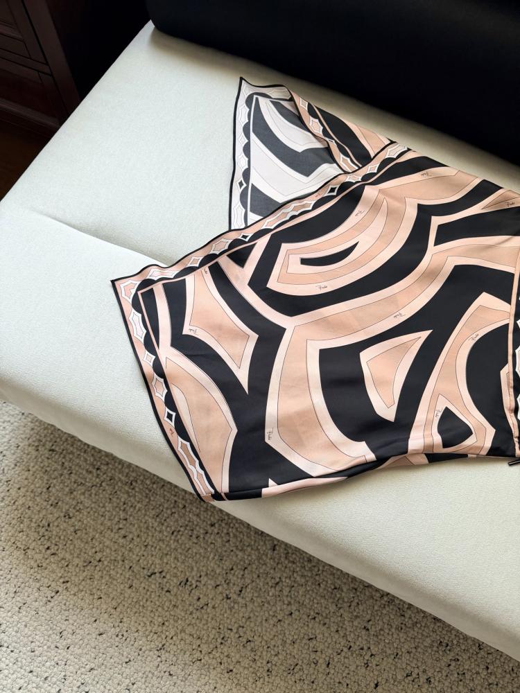 تنورة Pucci