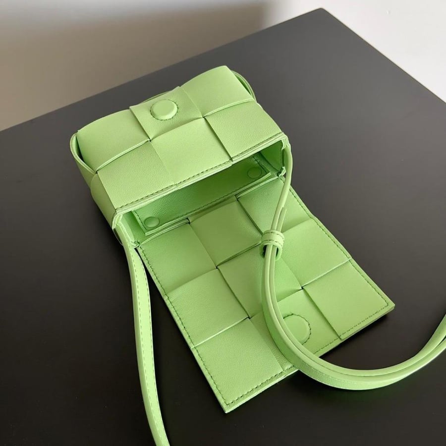 شنطة بوتيغا Mini Cassette مقاس 12cm