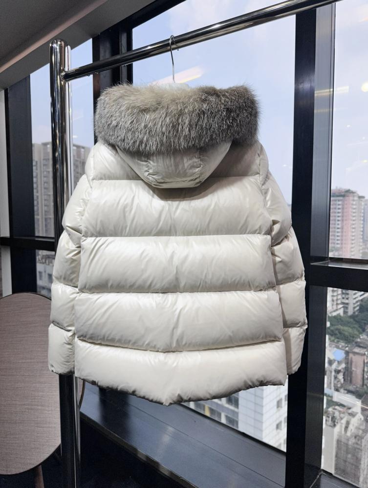 جاكيت Moncler