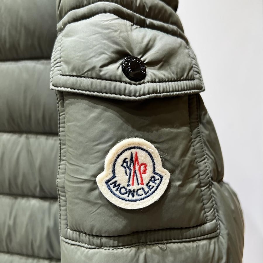 جاكيت Moncler