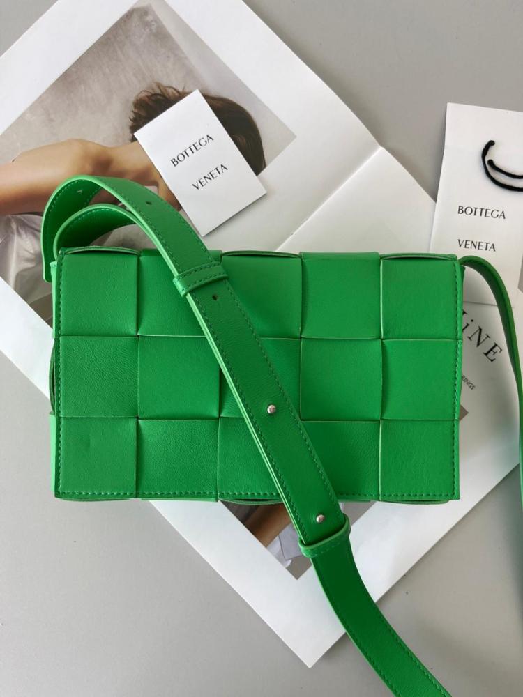 شنطة  بوتيغا Cassette مقاس 23cm
