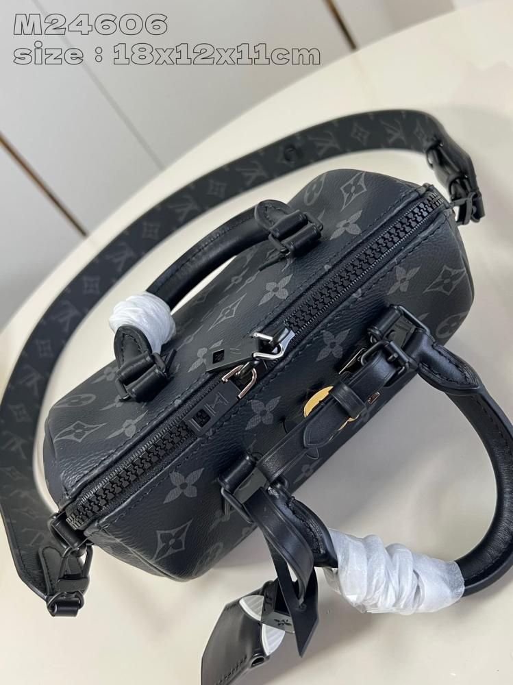 شنطة لويس فيتون Speedy Bandoulière مقاس 18