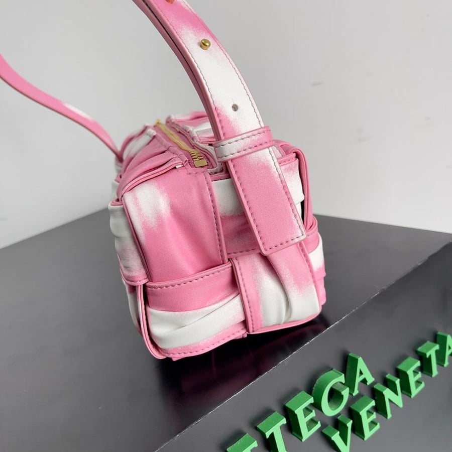 شنطة  بوتيغا Brick Cassette مقاس 25cm