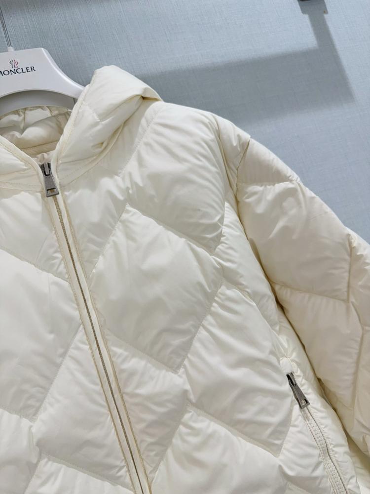 جاكيت Moncler