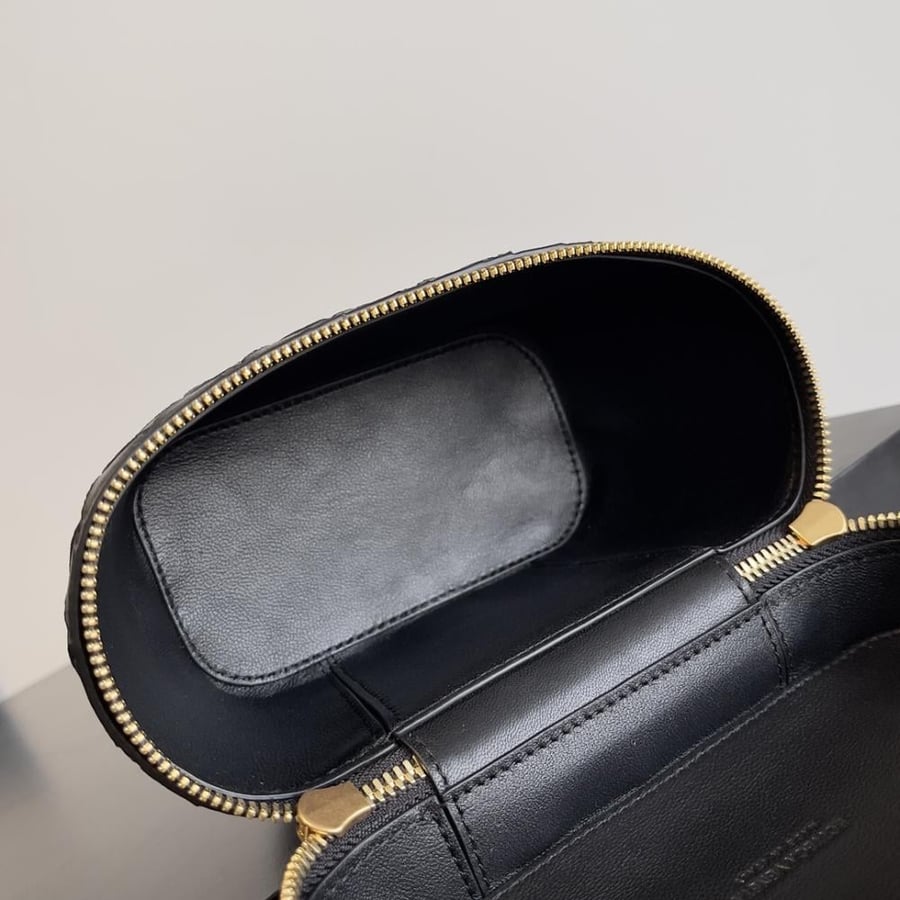 شنطة بوتيغا مقاس 18cm