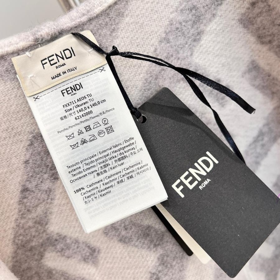 سكارف Fendi