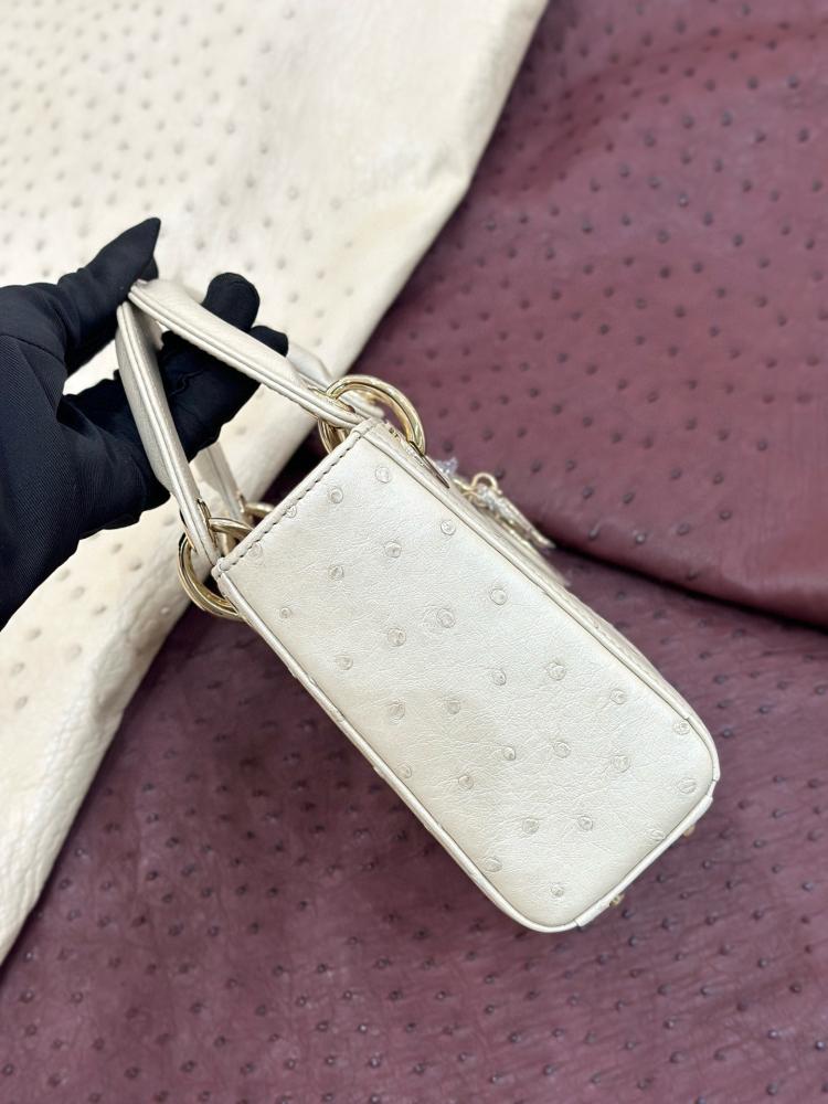 شنطة ديور Lady Ostrich Skin Dior  مقاس 17cm